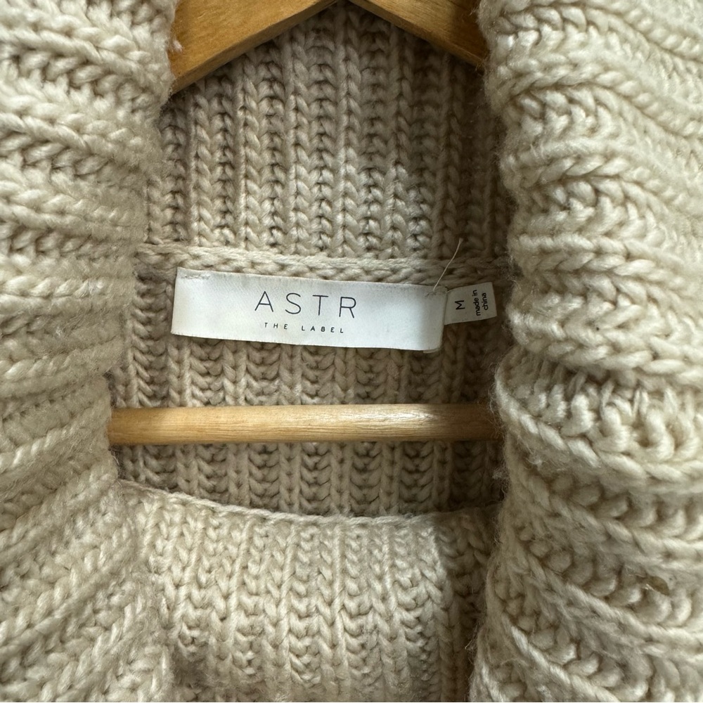 Women's Cream Sleeveless Turtleneck Sweater - Picture 4 of 6
